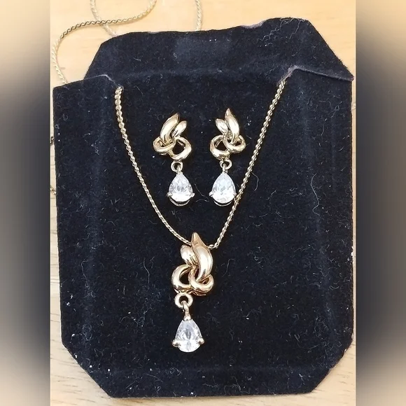 women's necklace and earrings set - Picture 5 of 5